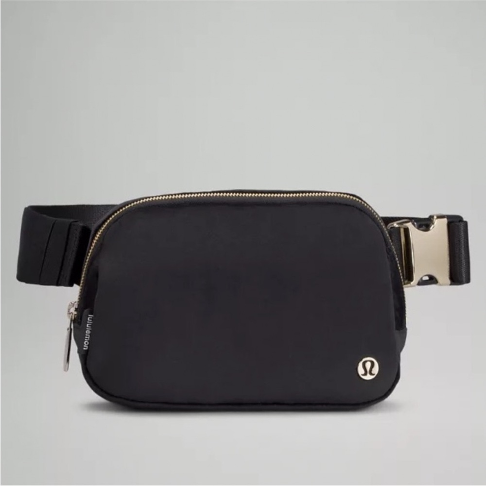 LULULEMON Black velour belt bag 1L